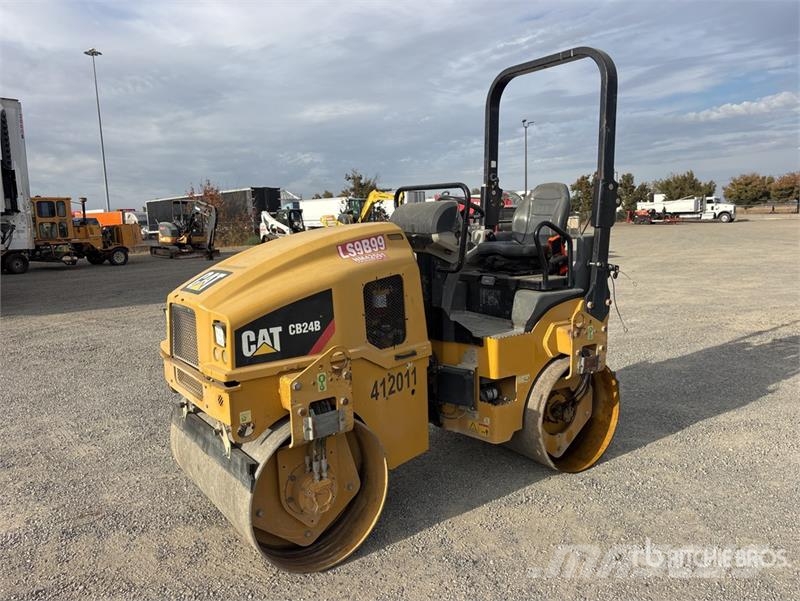 CAT CB24B Double Drum Roller مداحل ثنائية الاسطوانة