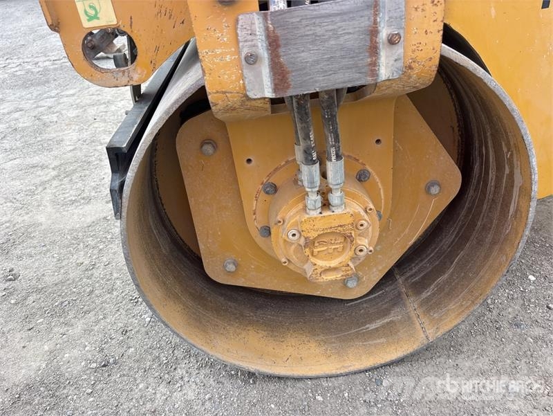 CAT CB24B Double Drum Roller مداحل ثنائية الاسطوانة