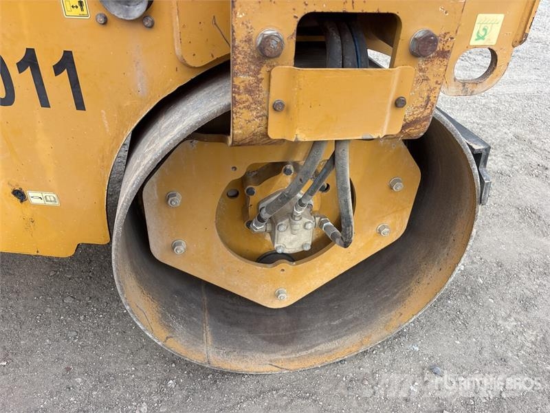 CAT CB24B Double Drum Roller مداحل ثنائية الاسطوانة