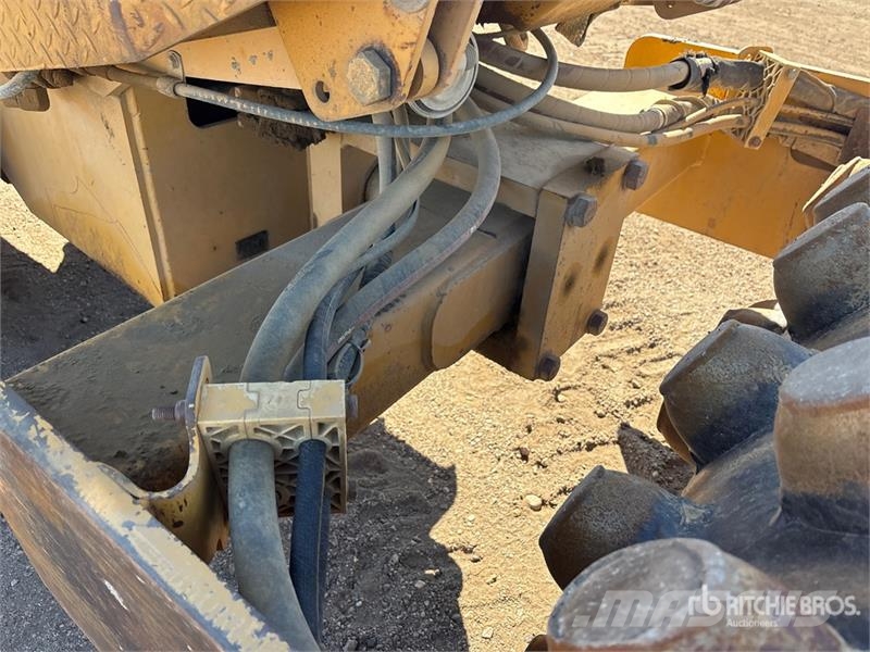 CAT CP-323C Padfoot Drum Compactor Single drum rollers
