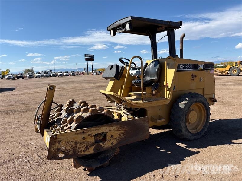 CAT CP-323C Padfoot Drum Compactor Single drum rollers