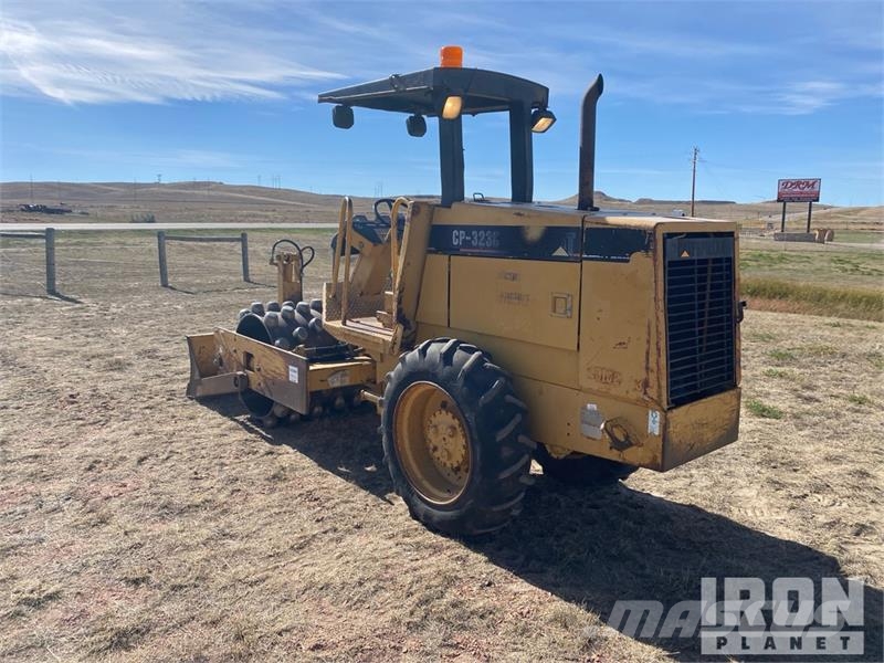 CAT CP-323C Padfoot Drum Compactor Egydobos hengerek