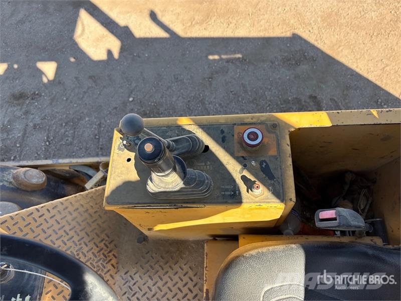 CAT CP-323C Padfoot Drum Compactor Single drum rollers