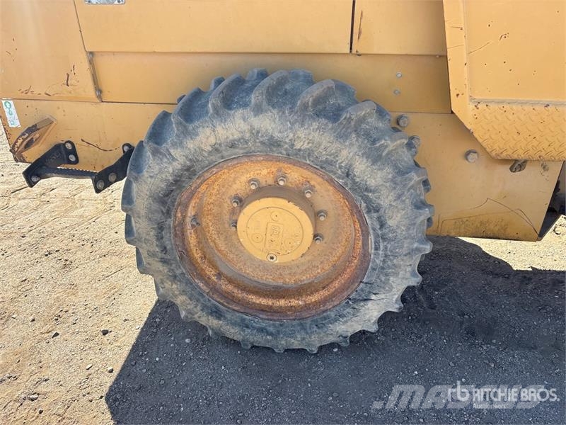 CAT CP-323C Padfoot Drum Compactor Single drum rollers