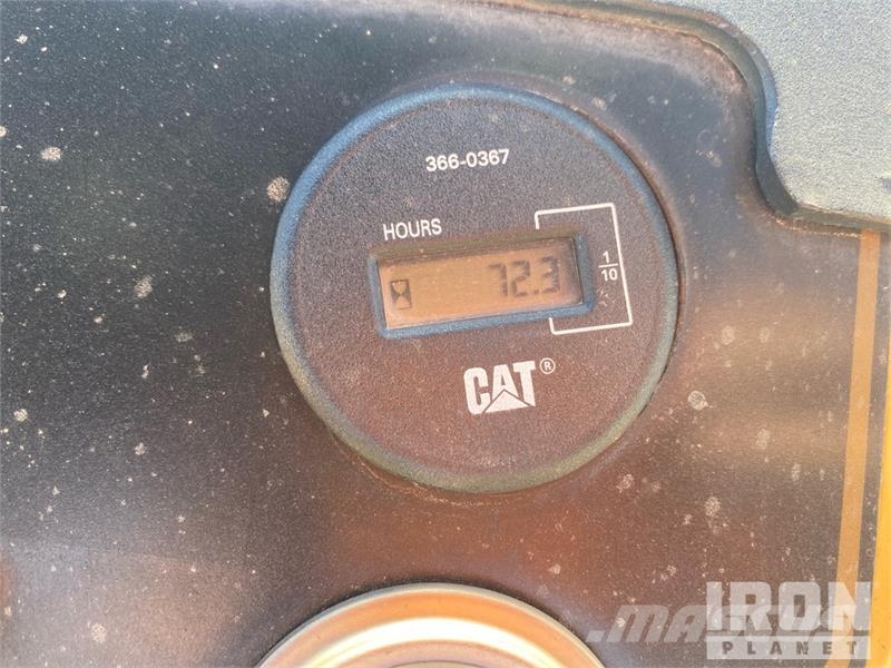 CAT CP-323C Padfoot Drum Compactor Egydobos hengerek