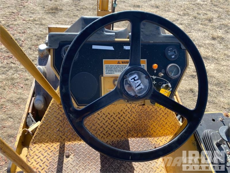 CAT CP-323C Padfoot Drum Compactor Egydobos hengerek