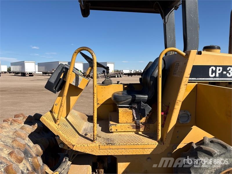 CAT CP-323C Padfoot Drum Compactor Single drum rollers
