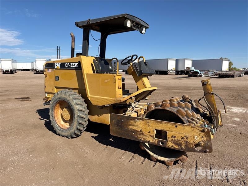 CAT CP-323C Padfoot Drum Compactor Single drum rollers