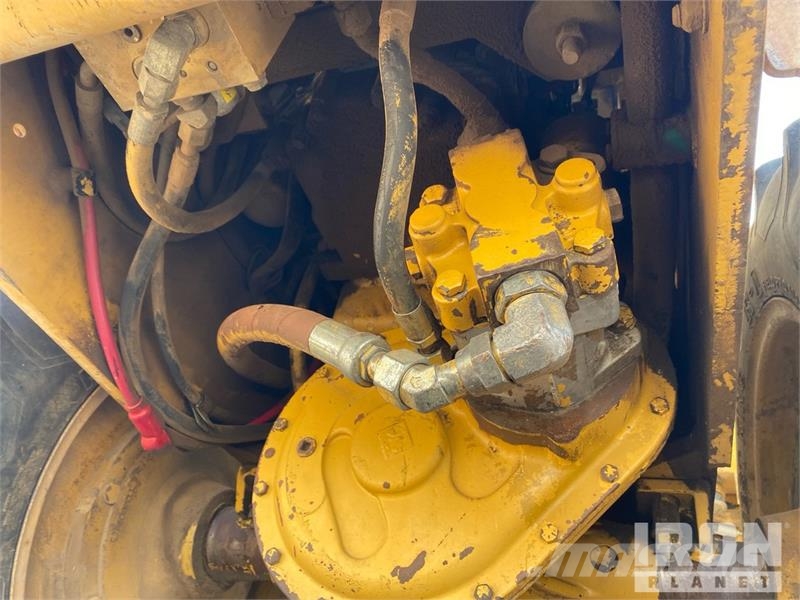 CAT CP-323C Padfoot Drum Compactor Egydobos hengerek