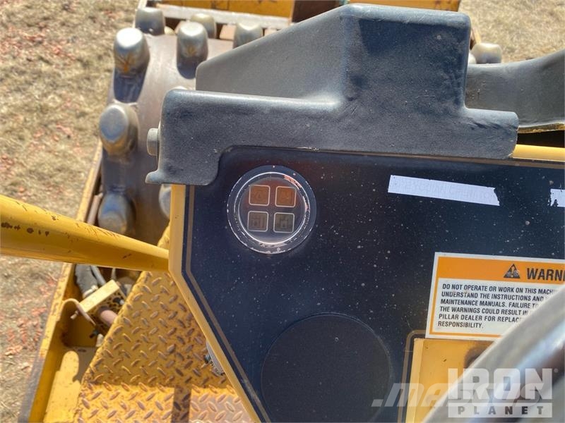 CAT CP-323C Padfoot Drum Compactor Egydobos hengerek