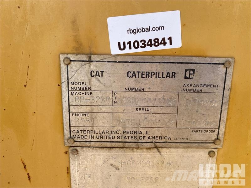 CAT CP-323C Padfoot Drum Compactor Egydobos hengerek