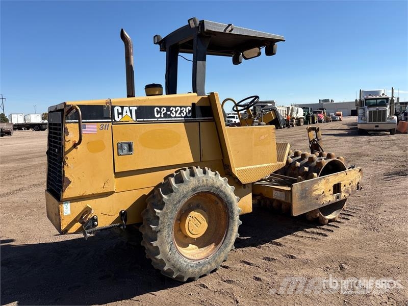 CAT CP-323C Padfoot Drum Compactor Single drum rollers