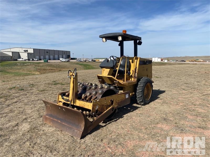 CAT CP-323C Padfoot Drum Compactor Egydobos hengerek