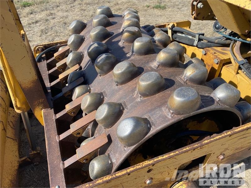 CAT CP-323C Padfoot Drum Compactor Egydobos hengerek