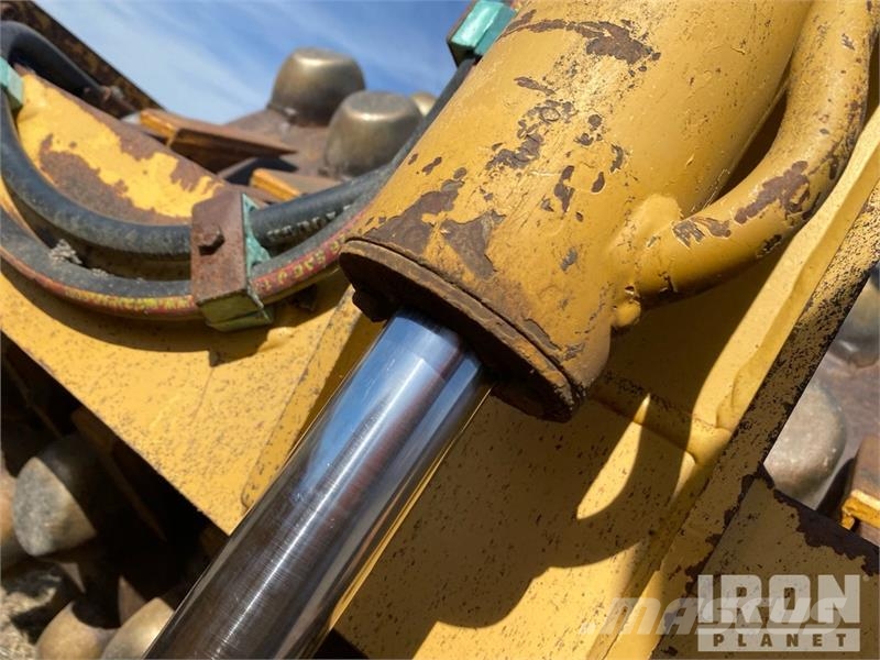 CAT CP-323C Padfoot Drum Compactor Egydobos hengerek