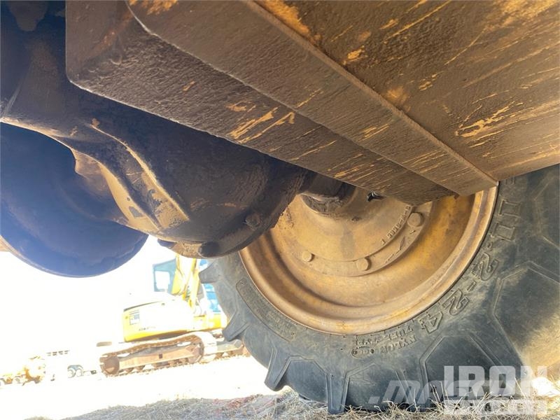 CAT CP-323C Padfoot Drum Compactor Egydobos hengerek
