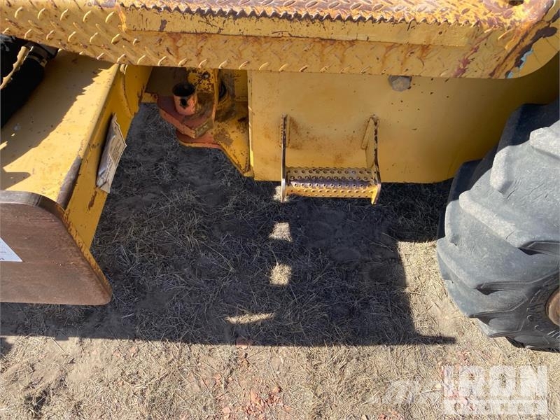 CAT CP-323C Padfoot Drum Compactor Egydobos hengerek