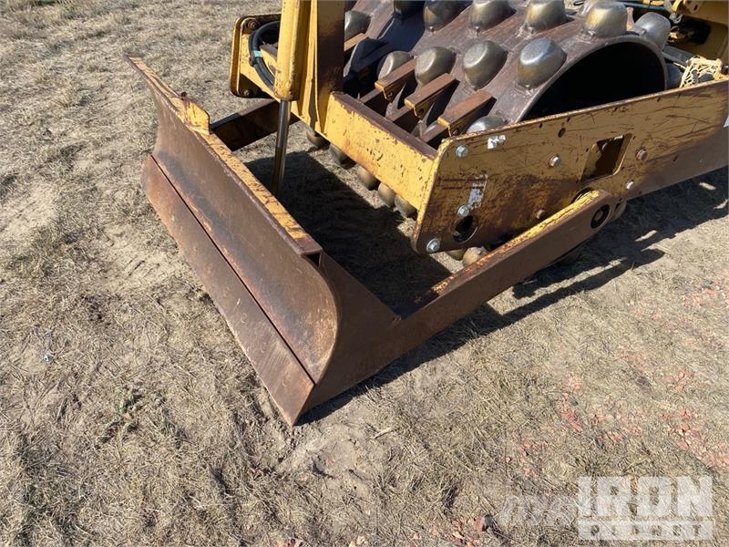 CAT CP-323C Padfoot Drum Compactor Egydobos hengerek