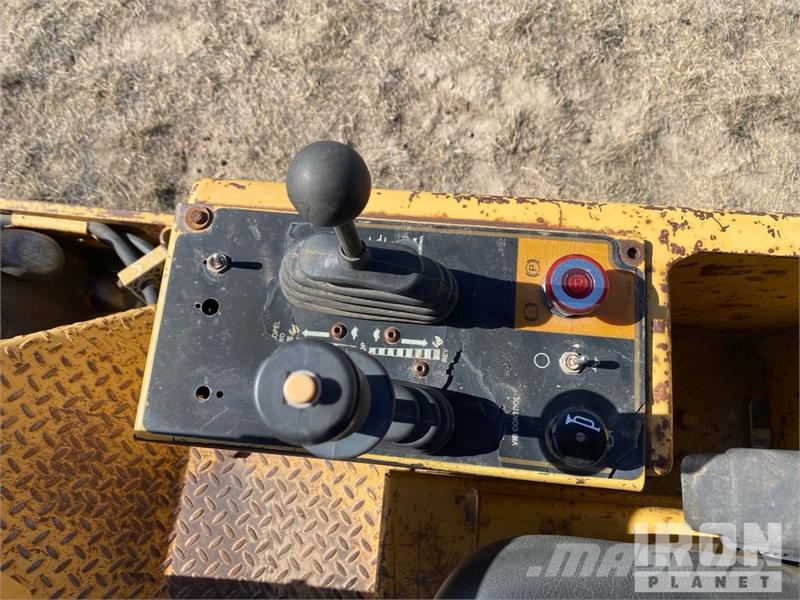 CAT CP-323C Padfoot Drum Compactor Egydobos hengerek