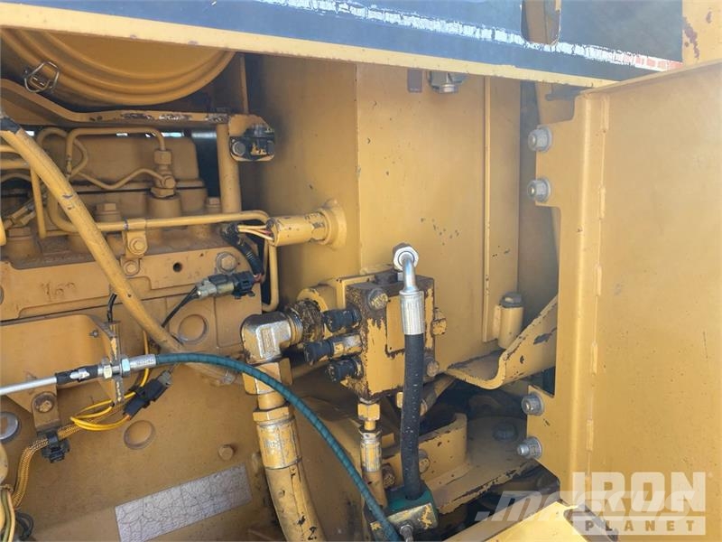 CAT CP-323C Padfoot Drum Compactor Egydobos hengerek