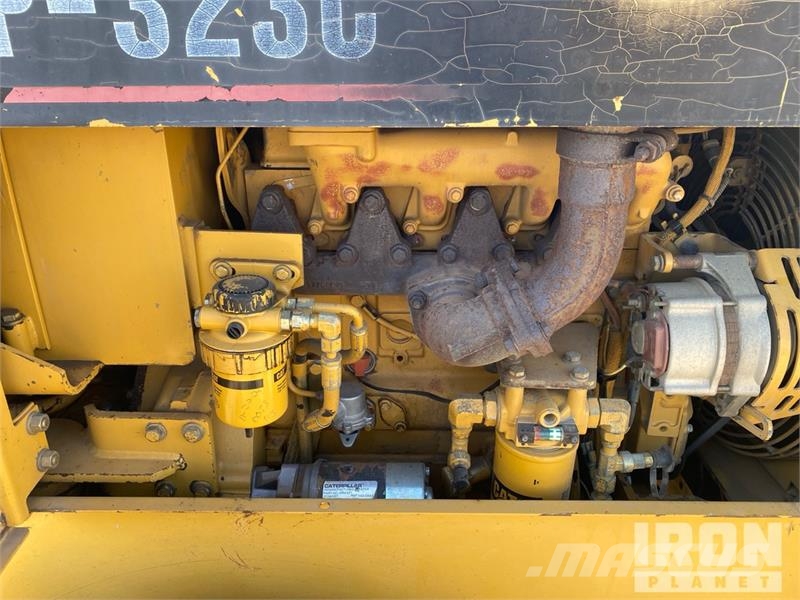 CAT CP-323C Padfoot Drum Compactor Egydobos hengerek