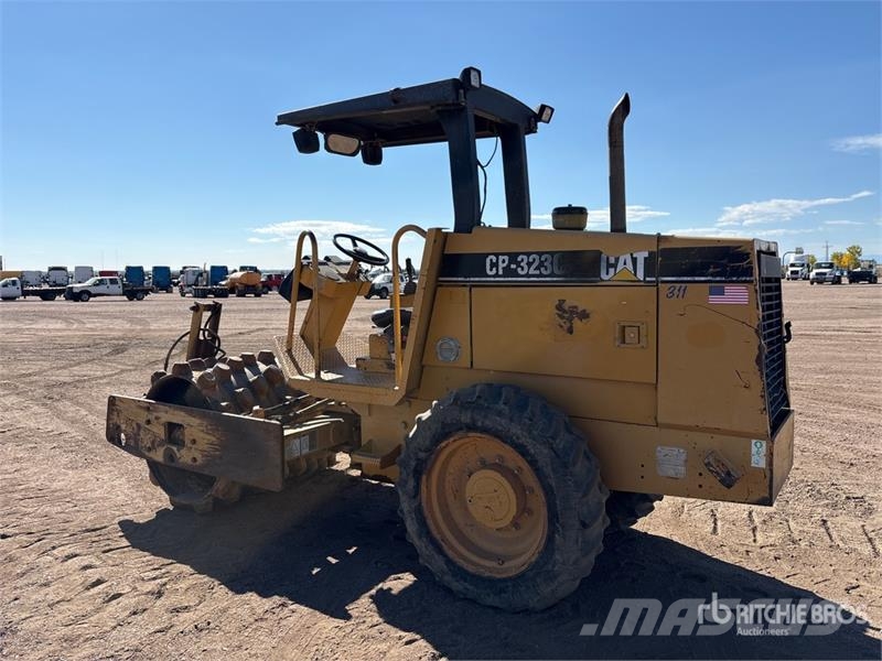 CAT CP-323C Padfoot Drum Compactor Single drum rollers