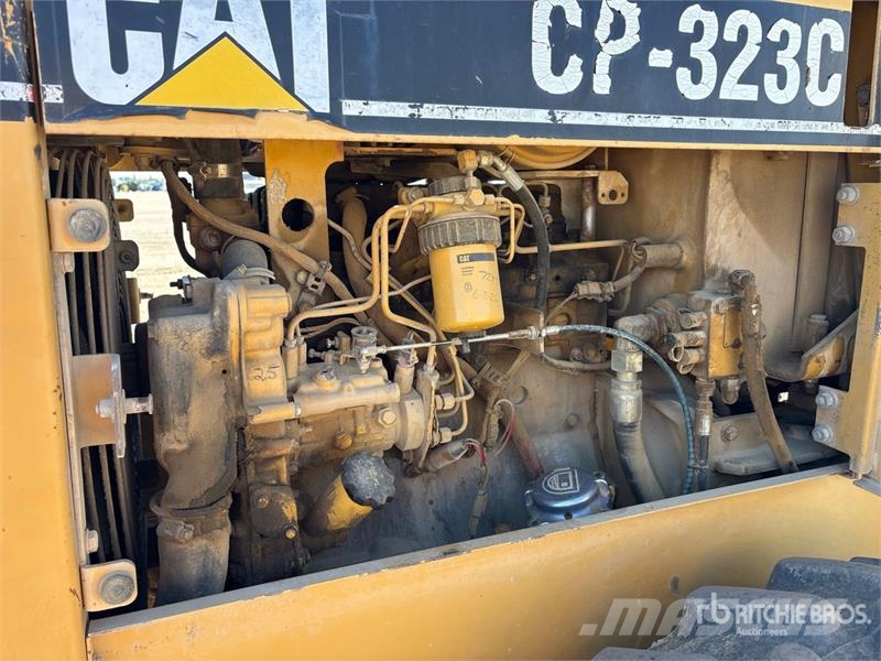 CAT CP-323C Padfoot Drum Compactor Single drum rollers