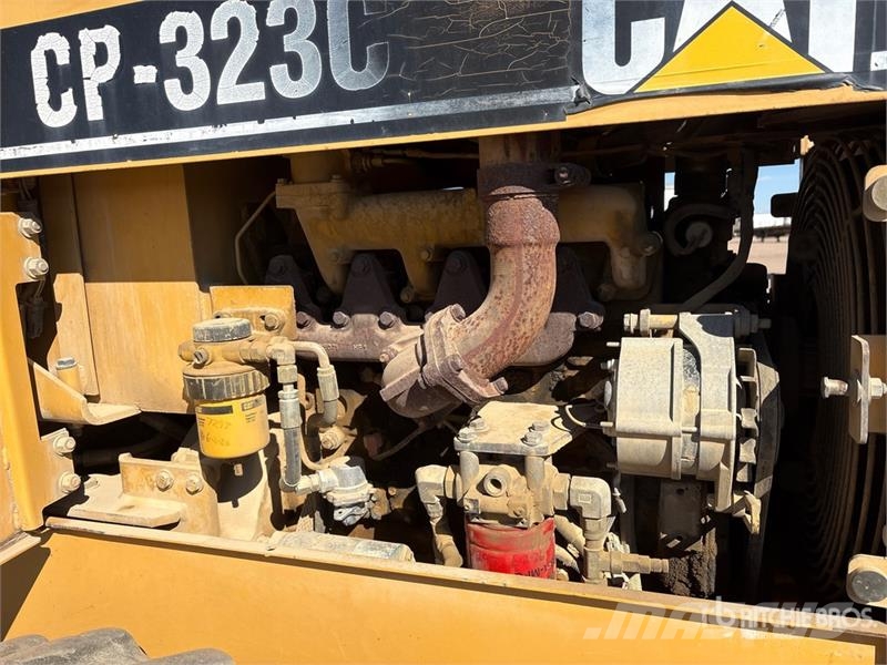 CAT CP-323C Padfoot Drum Compactor Single drum rollers