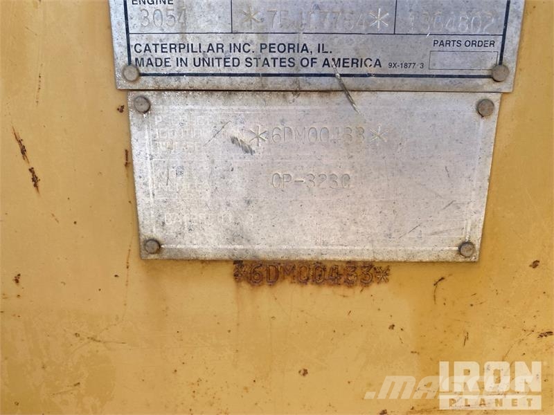 CAT CP-323C Padfoot Drum Compactor Egydobos hengerek