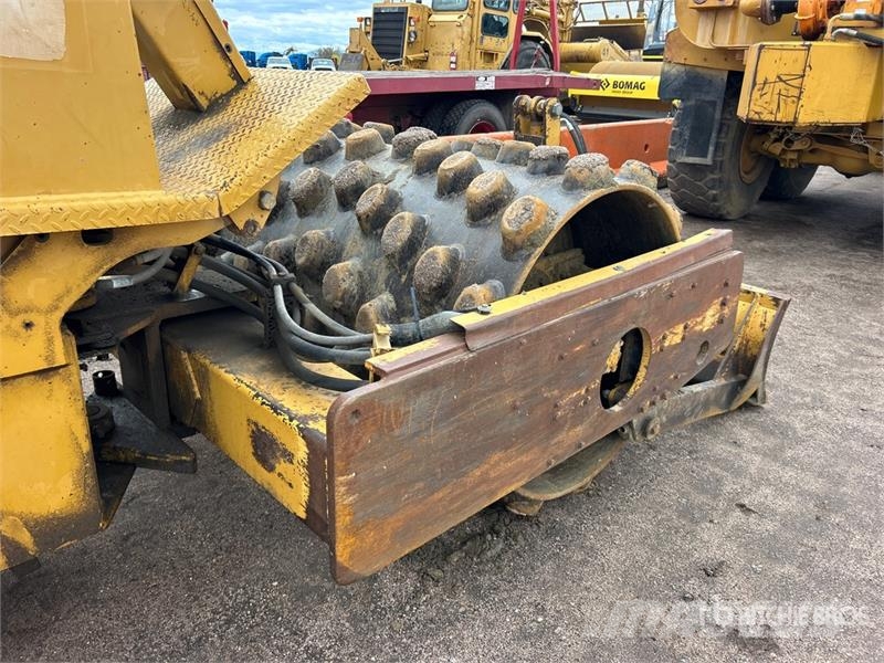 CAT CP-433C Padfoot Drum Compactor Vieno būgno volai