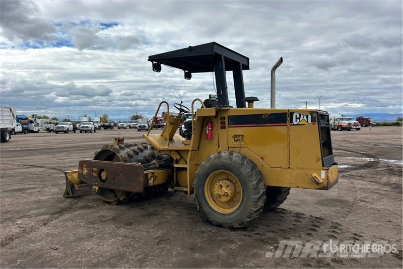 CAT CP-433C Padfoot Drum Compactor Vieno būgno volai