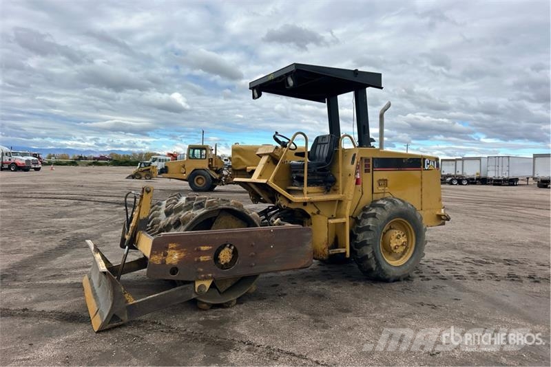 CAT CP-433C Padfoot Drum Compactor Vieno būgno volai