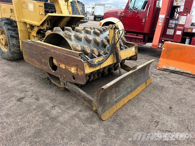 CAT CP-433C Padfoot Drum Compactor Vieno būgno volai