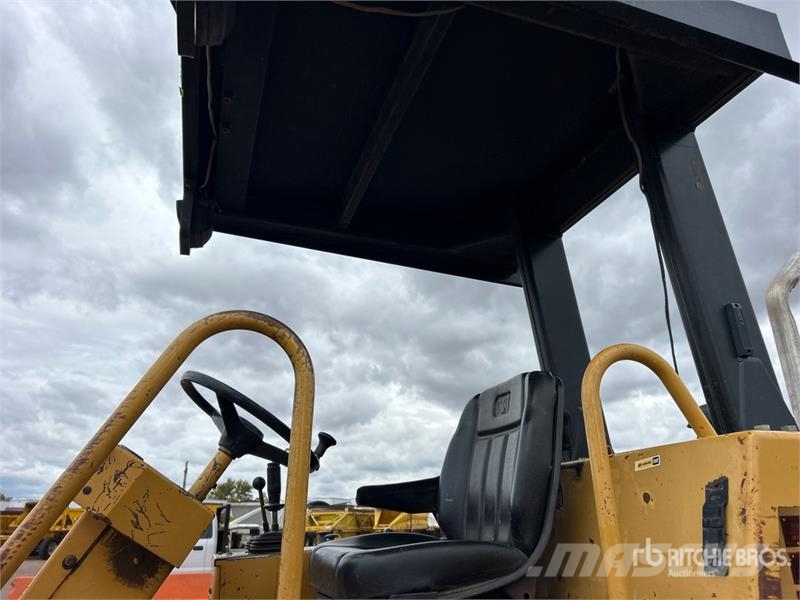 CAT CP-433C Padfoot Drum Compactor Vieno būgno volai