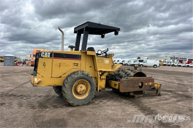 CAT CP-433C Padfoot Drum Compactor Vieno būgno volai