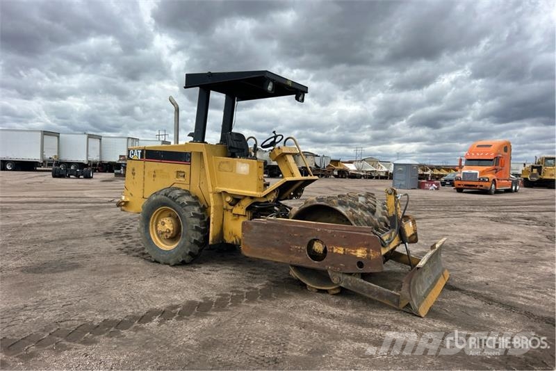 CAT CP-433C Padfoot Drum Compactor Vieno būgno volai