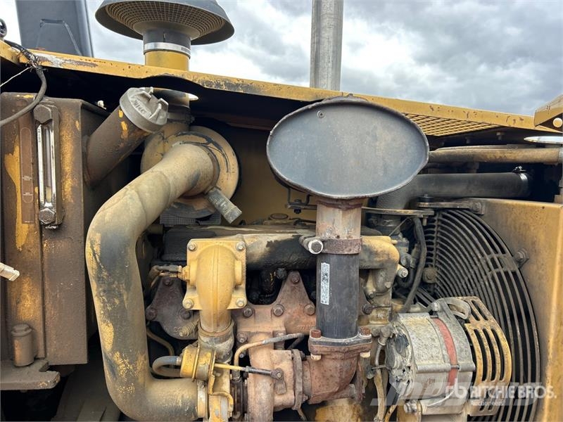 CAT CP-433C Padfoot Drum Compactor Vieno būgno volai