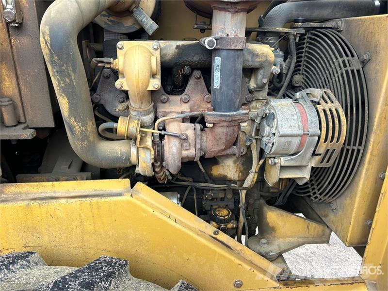 CAT CP-433C Padfoot Drum Compactor Vieno būgno volai