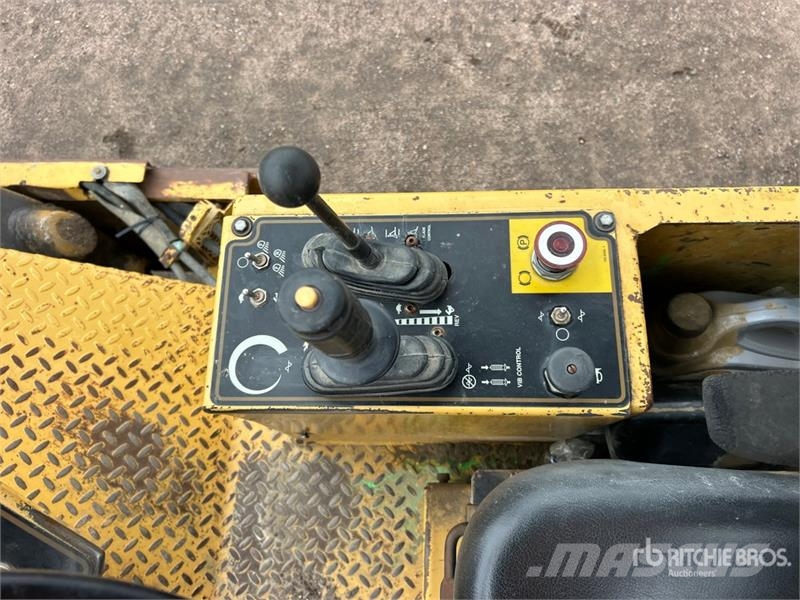 CAT CP-433C Padfoot Drum Compactor Vieno būgno volai