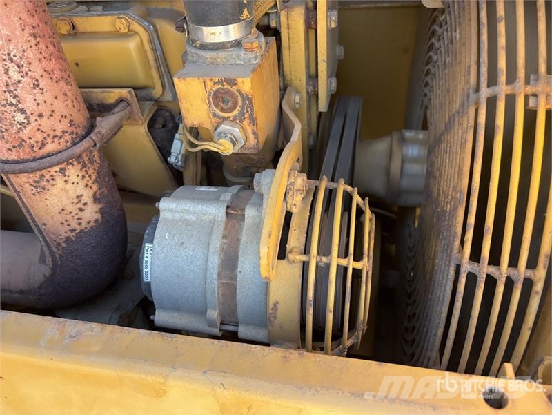 CAT CP-563C Padfoot Drum Compactor Enojni valjarji