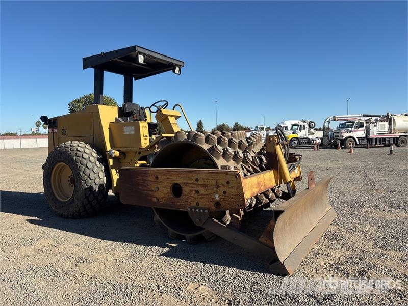CAT CP-563C Padfoot Drum Compactor Enojni valjarji