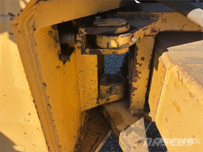 CAT CP-563C Padfoot Drum Compactor Enojni valjarji