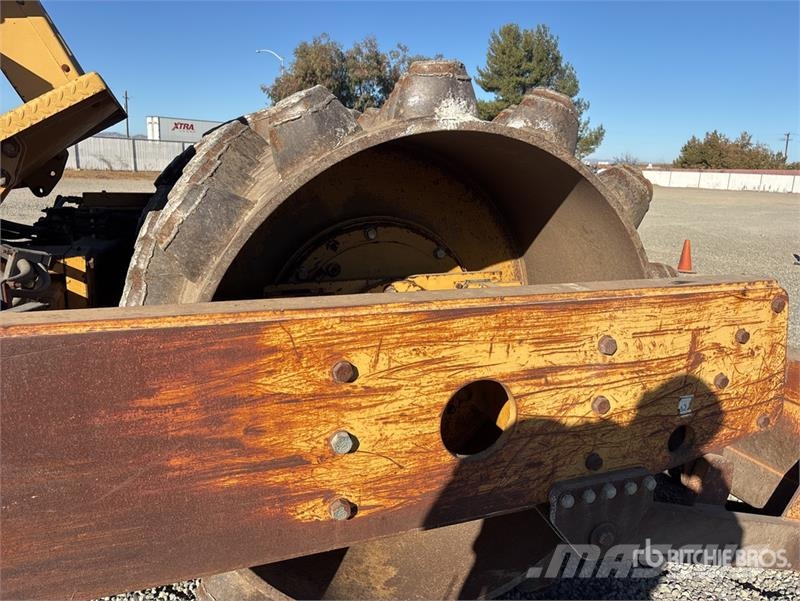 CAT CP-563C Padfoot Drum Compactor Enojni valjarji