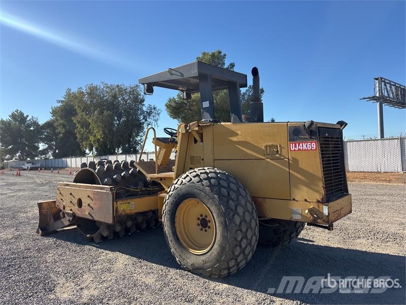 CAT CP-563C Padfoot Drum Compactor Enojni valjarji