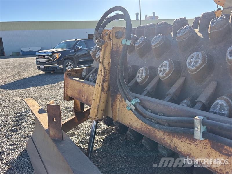 CAT CP-563C Padfoot Drum Compactor Enojni valjarji