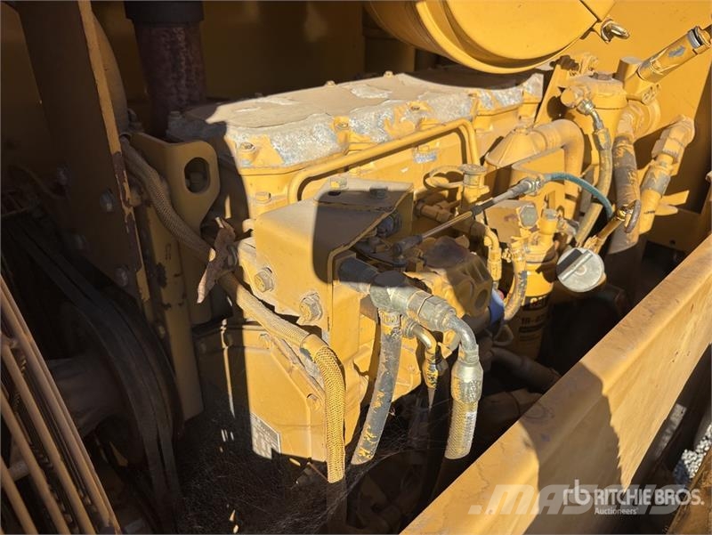 CAT CP-563C Padfoot Drum Compactor Enojni valjarji
