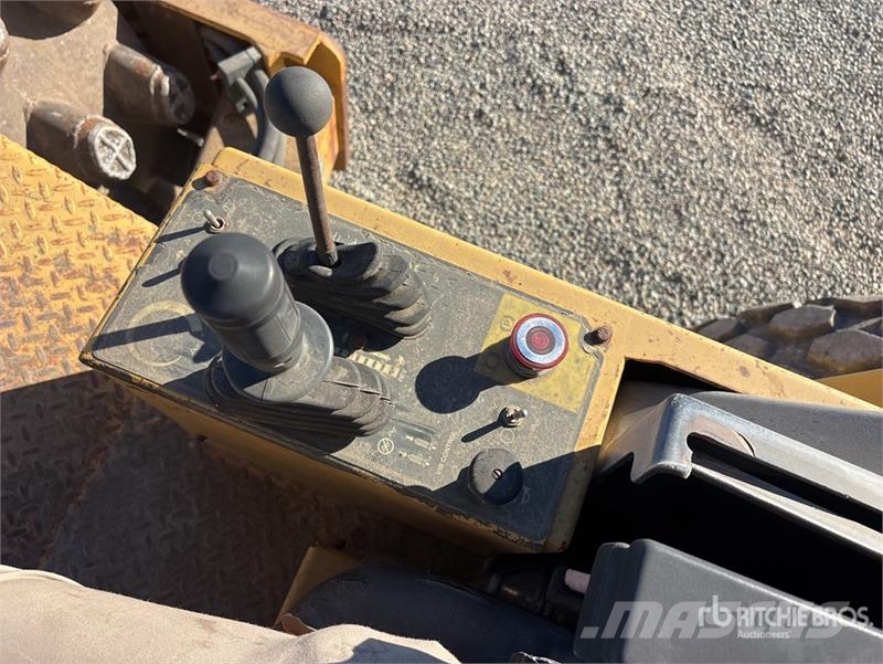 CAT CP-563C Padfoot Drum Compactor Enojni valjarji
