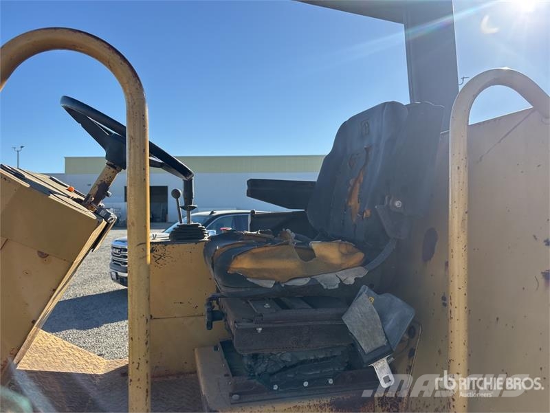 CAT CP-563C Padfoot Drum Compactor Enojni valjarji