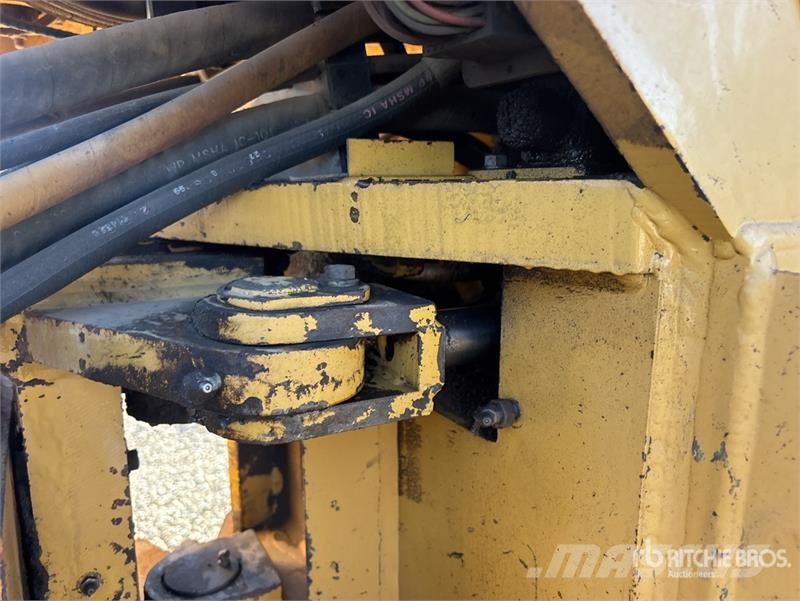 CAT CP-563C Padfoot Drum Compactor Enojni valjarji