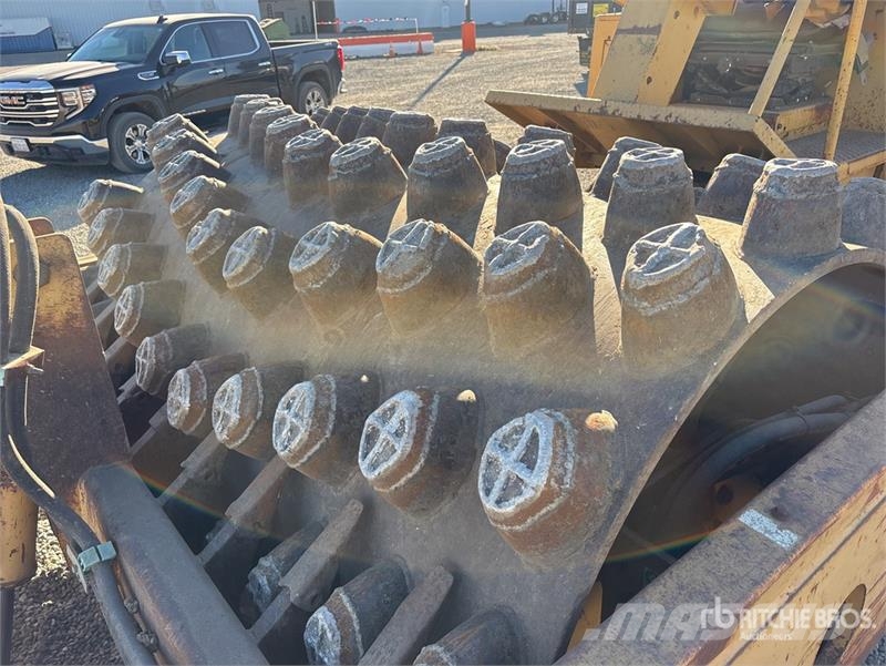 CAT CP-563C Padfoot Drum Compactor Enojni valjarji